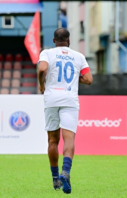 From Monday's friendly match with PSG legend Jay-Jay Okocha, organized by Ooredoo.-- Photo: Nishan Ali / Mihaaru