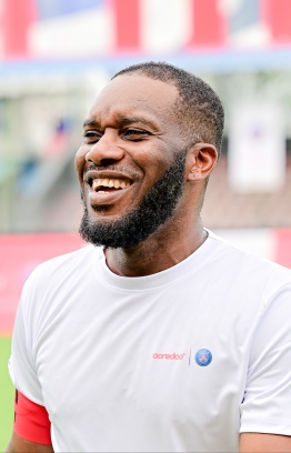 From Monday's friendly match with PSG legend Jay-Jay Okocha, organized by Ooredoo.-- Photo: Nishan Ali / Mihaaru