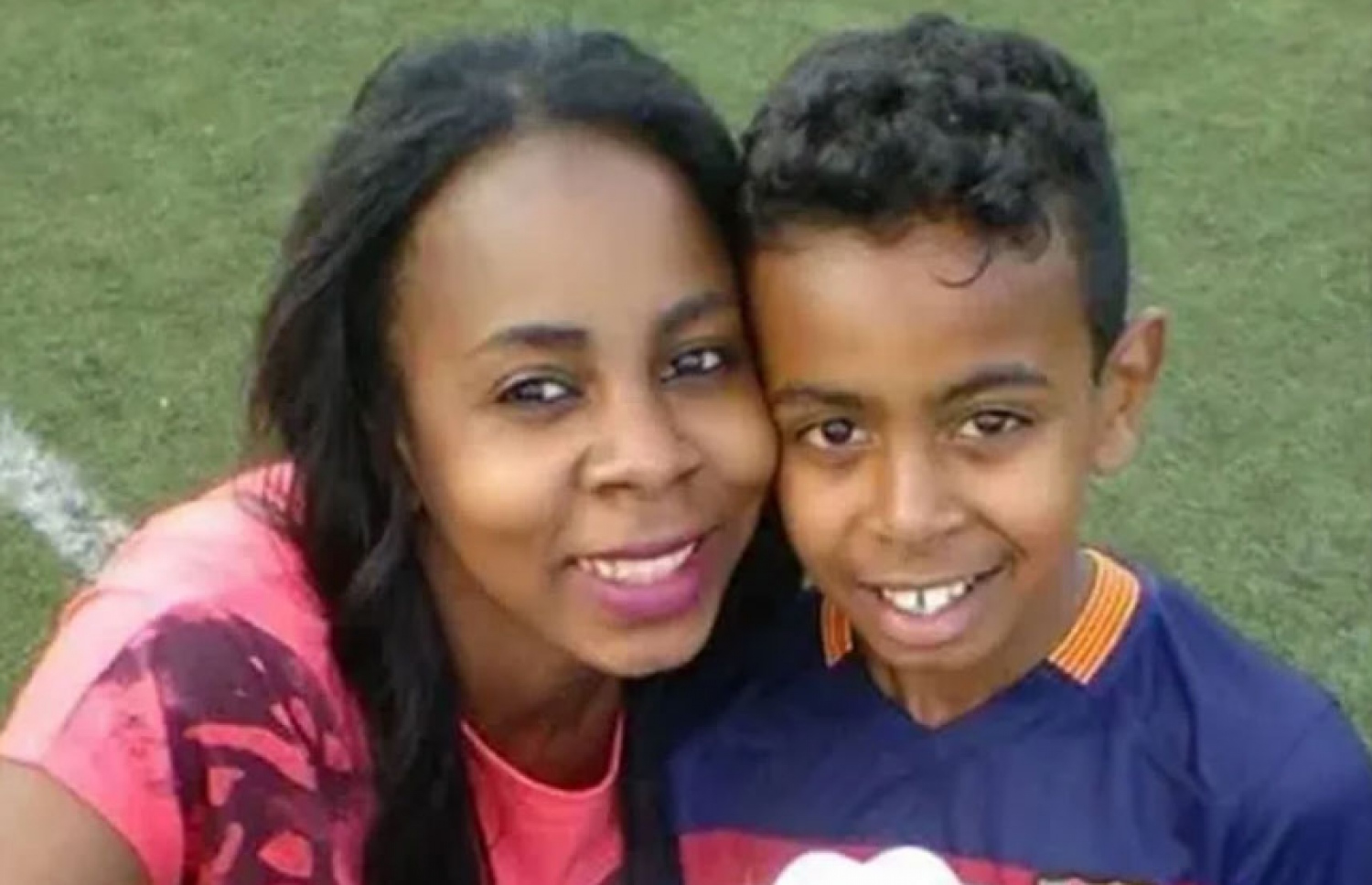 ޔަމާލް ކުޑައިރު އޭނާގެ މަންމައާ އެކު.