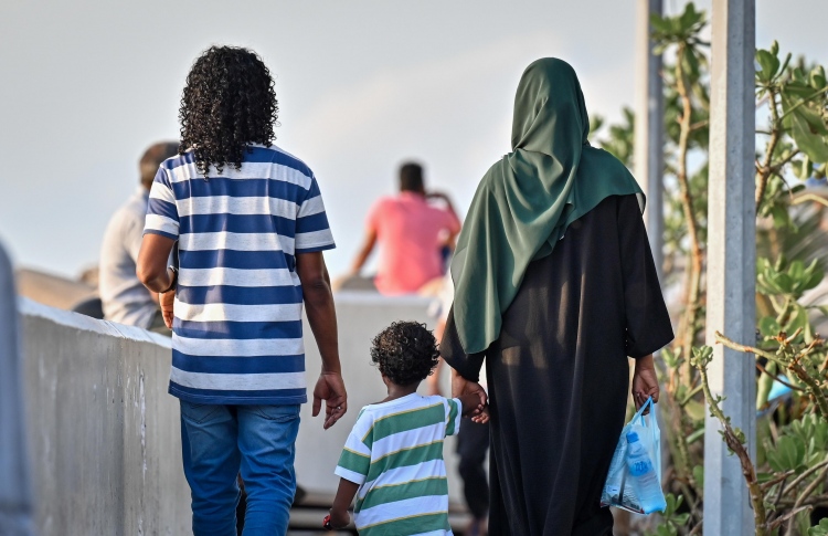 މުސްކުޅިވަމުންދާ އާބާދީއާ އެކު، ތަރައްގީ މަޑުޖެހެނީ!