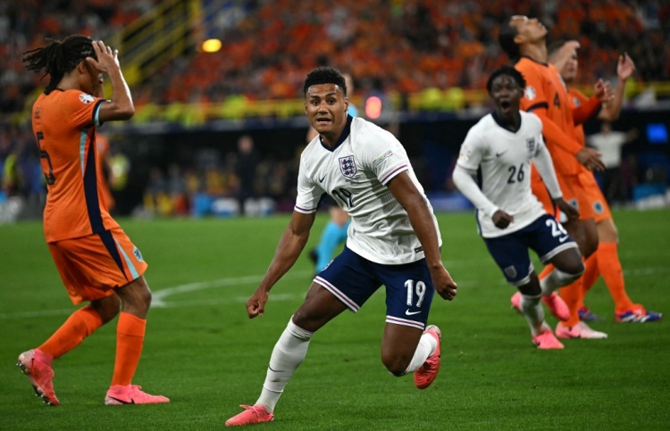 ވަޓްކިންސް ފަހުވަގުތު ޖެހިގޯލުން އިންގްލެންޑް ފައިނަލަށް