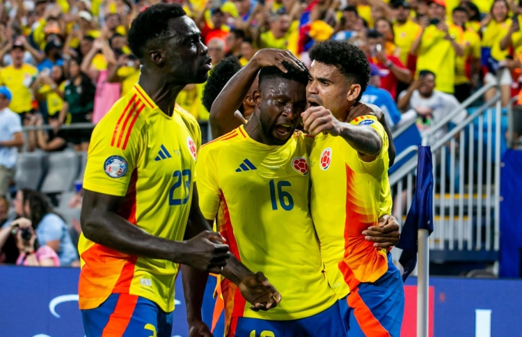 ބަލިނުވެ ރެކޯޑް ދަމަހައްޓައި ކޮލަމްބިއާ ފައިނަލަށް