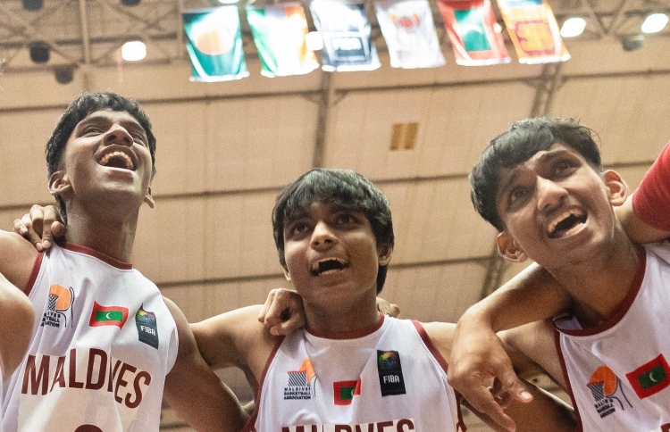 ކޮލިފައިންގައި ޒުވާން ބާސްކެޓް ޓީމަށް ތިން ވަނަ