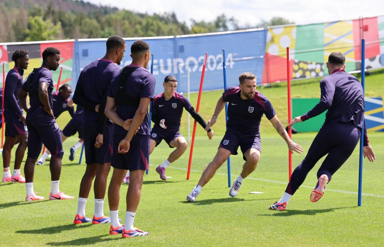 ފައިނަލް މެޗުގެ ކުރިން އިންގްލެންޑް ޓީމު ފަރިތަކުރުންތަކުގައި.-- ފޮޓޯ: އޭއެފްޕީ