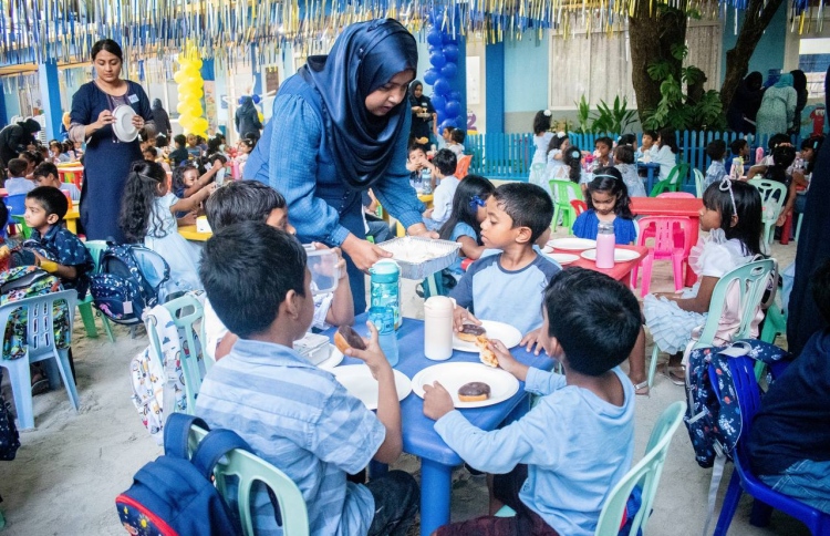އަމީރު އަހުމަދު ސްކޫލަށް 40 އަހަރު