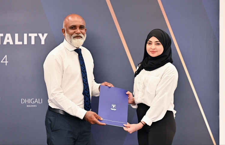 ޑިސްކަވާ ހޮސްޕިޓަލިޓީގެ 5 ވަނަ ބެޗަށް ސެޓްފިކެޓް ދީފި