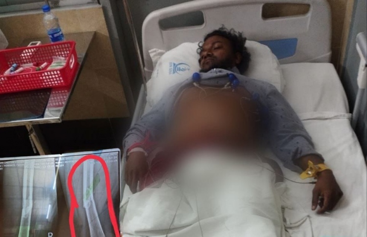 އެކްސިޑެންޓުގައި އަނިޔާވި ހައިޝަމް، ހޮސްޕިޓަލުގައި ފަރުވާ ހޯދަނީ.-- ފޮޓޯ: ހިދުމަތް