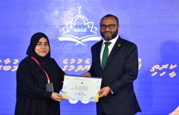 Minister of Islamic Affairs Mohamed Shaheem Ali Saeed presents an award at the closing ceremony of the 36th National Quran Competition.-- Photo: President's Office