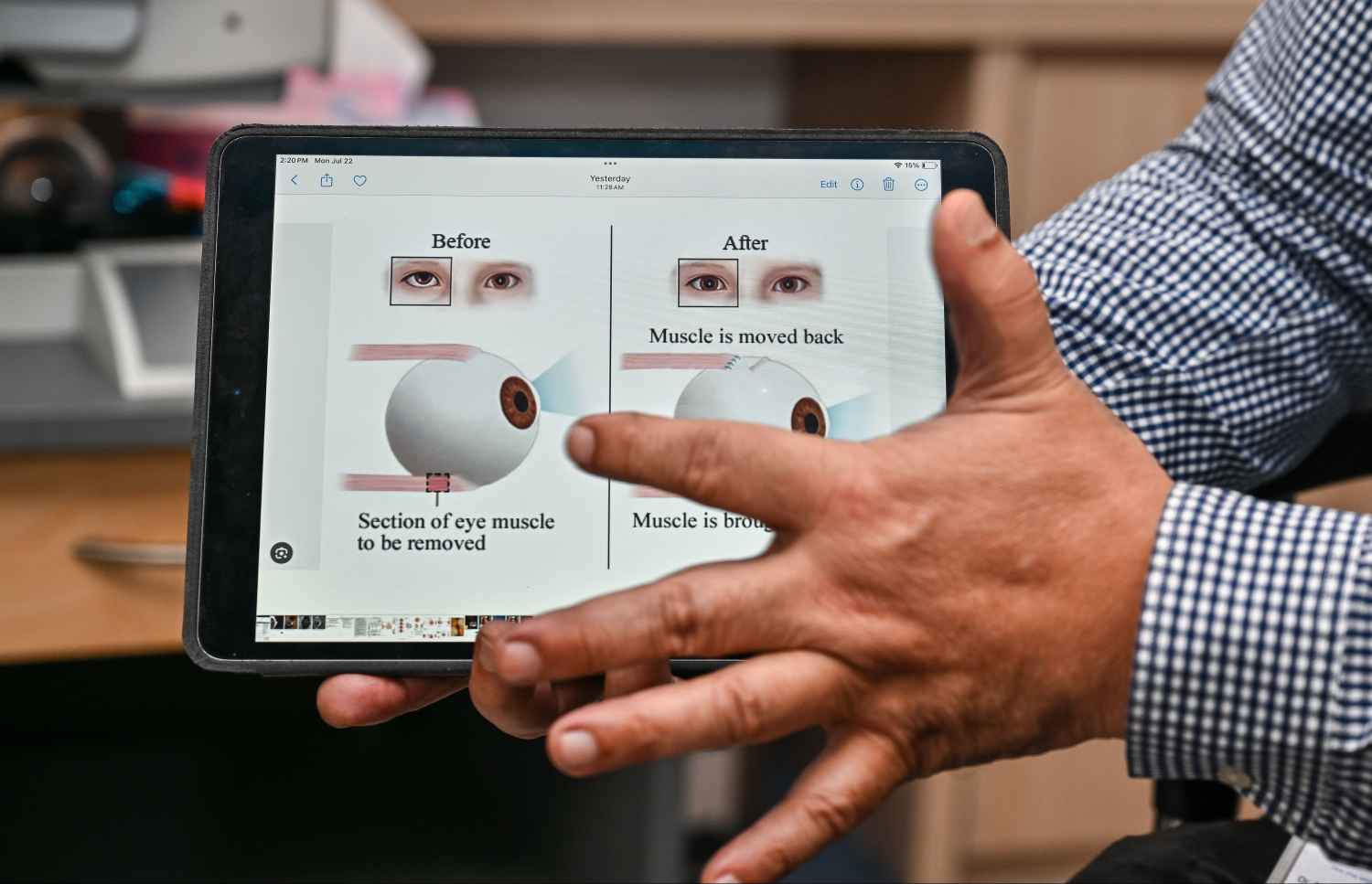 ސްކުއިންޓުވުމާ ގުޅޭ މައުލޫމާތު ޑޮކްޓަރު ހިއްސާކުރައްވަނީ. -- ފޮޓޯ: ފަޔާޒް މޫސާ | މިހާރު