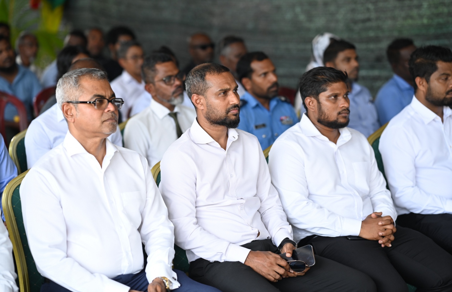 ތ. އަތޮޅުގެ 12 ރަށުގައި ގާއިމްކޮށްފައިވާ ސޯލާ ޕީވީ ހައިބްރިޑް ޕަވާ ސިސްޓަމްތައް ބޭނުންކުރުން ރަސްމީކޮށް އިފްތިތާހުކުރުމަށް ތ. ކިނބިދޫގައި ބޭއްވި ރަސްމިއްޔާތު.-- ފޮޓޯ: ތިމާވެއްޓާ ބެހޭ މިނިސްޓްރީ