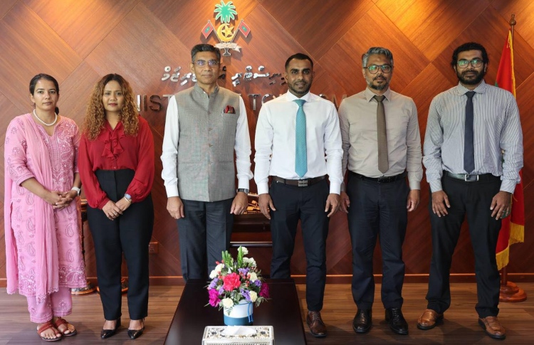 މިނިސްޓަރު ފައިސަލް، އިންޑިއާ ސަފީރާއެކު ބައްދަލުވުމެއް