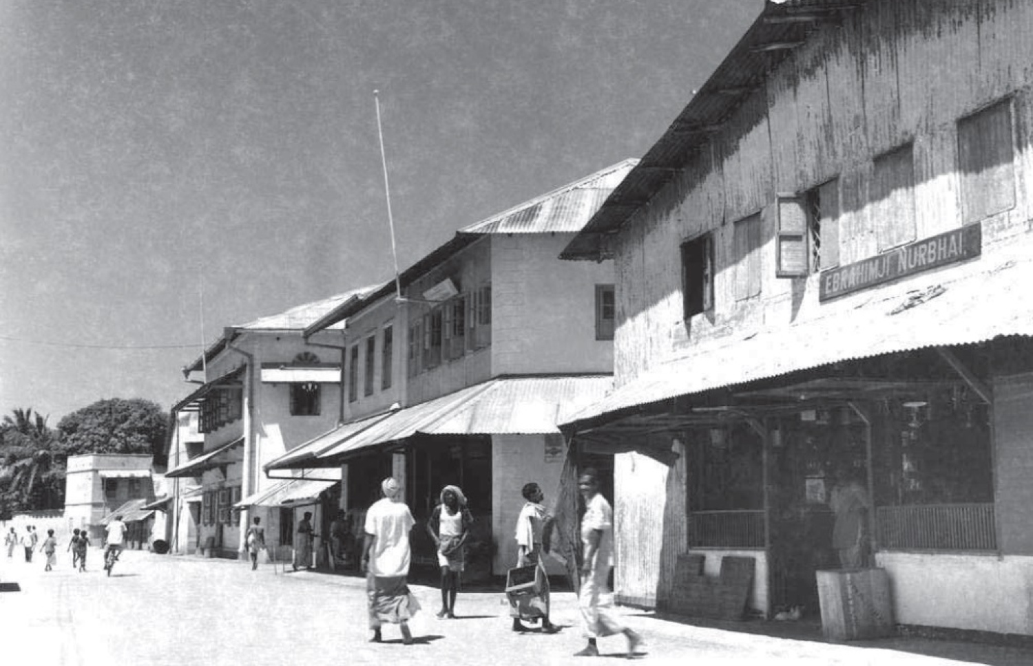 މާލޭ ބާޒާރުގައި ހުރި ވޯރާއިންގެ ފިހާރައެއް (ކ).