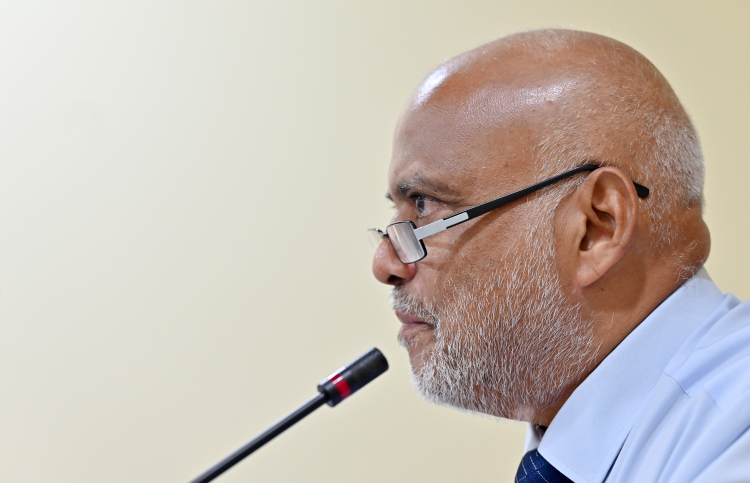 އައިކޮމްގެ އަޑުއެހުމަކަށް ނުދިއުމުން ޖޫރިމަނާކޮށްފި