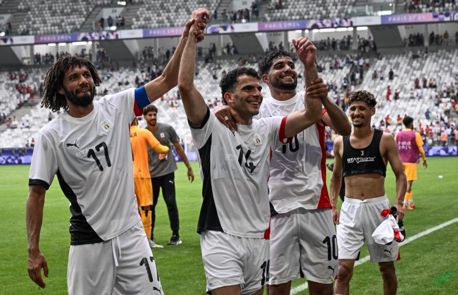 މެޗަށް ފަހު މިސްރުގެ ކުޅުންތެރިން އުފާފާޅު ކުރަނީ.-- ފޮޓޯ: އޭއެފްޕީ