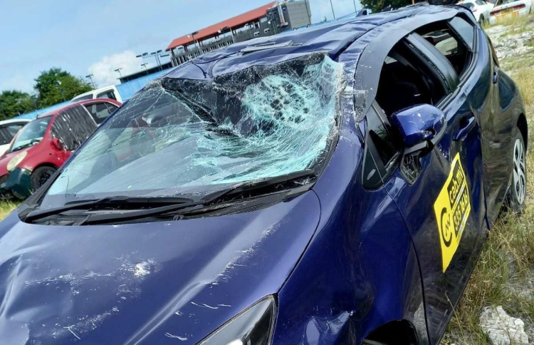 ޓެކްސީއެއް ޓޯކުރަނިކޮށް ލިބުނު ގެއްލުން މަރާމާތުކޮށްދެނީ