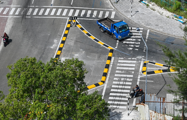 ޒޯން ބަދަލުކުރާ ވެހިކަލްތައް ޕާކުކުރާނެ ބިމެއް