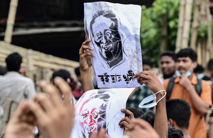 ހަސީނާ އިސްތިއުފާ ދެއްވައި، ގައުމުން ފިއްލަވައިފި