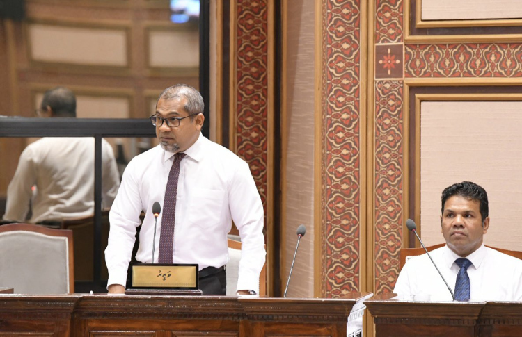 މިނިސްޓަރުން މަޖިލީހަށް ހާޒިރުނުވާތީ އިދިކޮޅުގެ ސިޓީއެއް