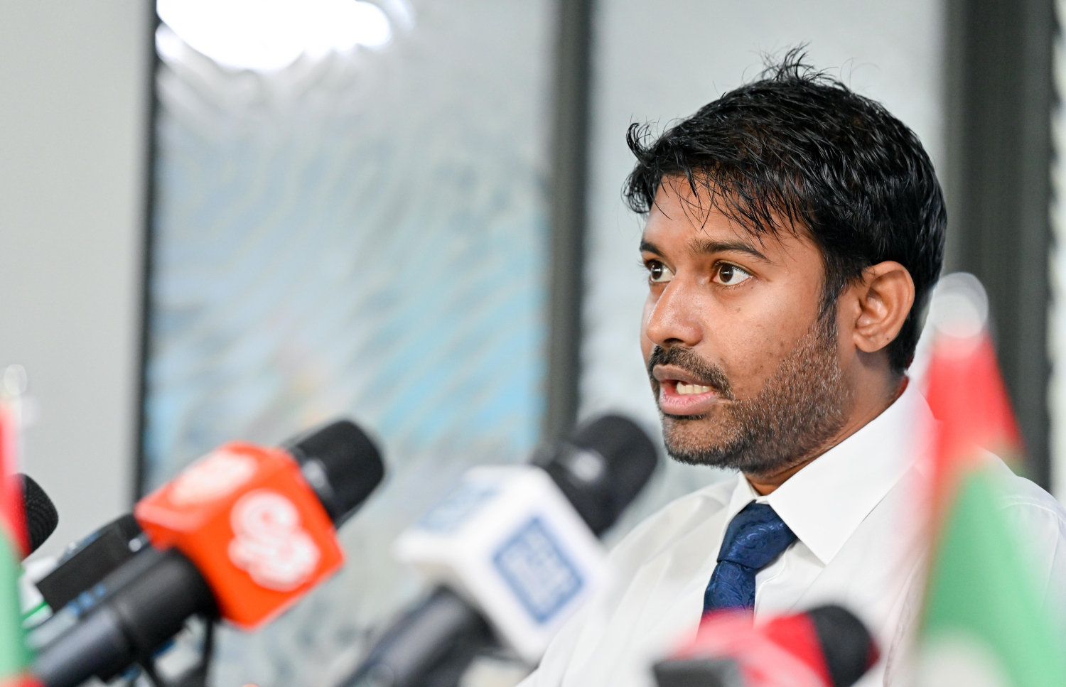 އެމްއެމްޕީއާރްސީގެ މެނޭޖިން ޑިރެކްޓަރު ޝިއުރީ ވާހަކަދައްކަވަނީ -- ފޮޓޯ: ނިޝާން އަލީ / މިހާރު