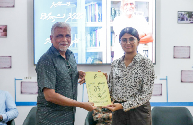 ޝިޔާމްގެ "ފޮތް އަލަމާރި" ލައިބްރަަރީއަށް