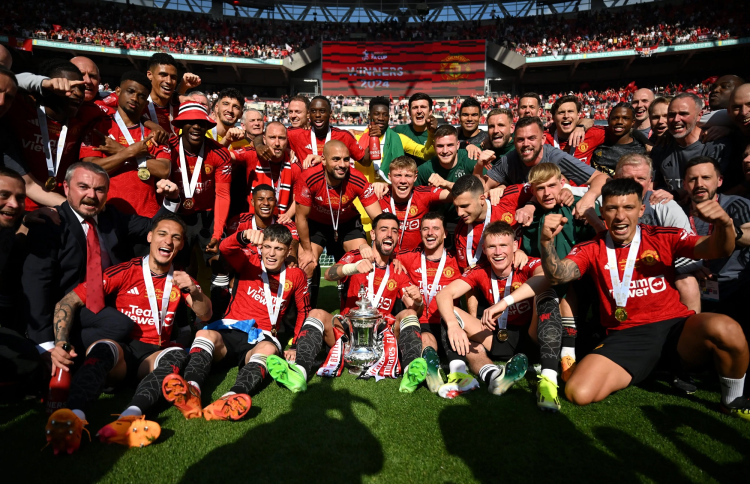 ސީޒަން ހުޅުވާ މެޗުގެ ކުރިން ޔުނައިޓެޑް ބަލި އެނދަށް