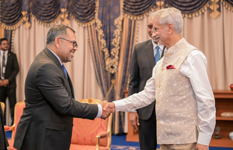 ވިސްނުން ހުރީ އިތުރު ގައުމުތަކުގެ ފައިސާ ބޭނުންކުރަން