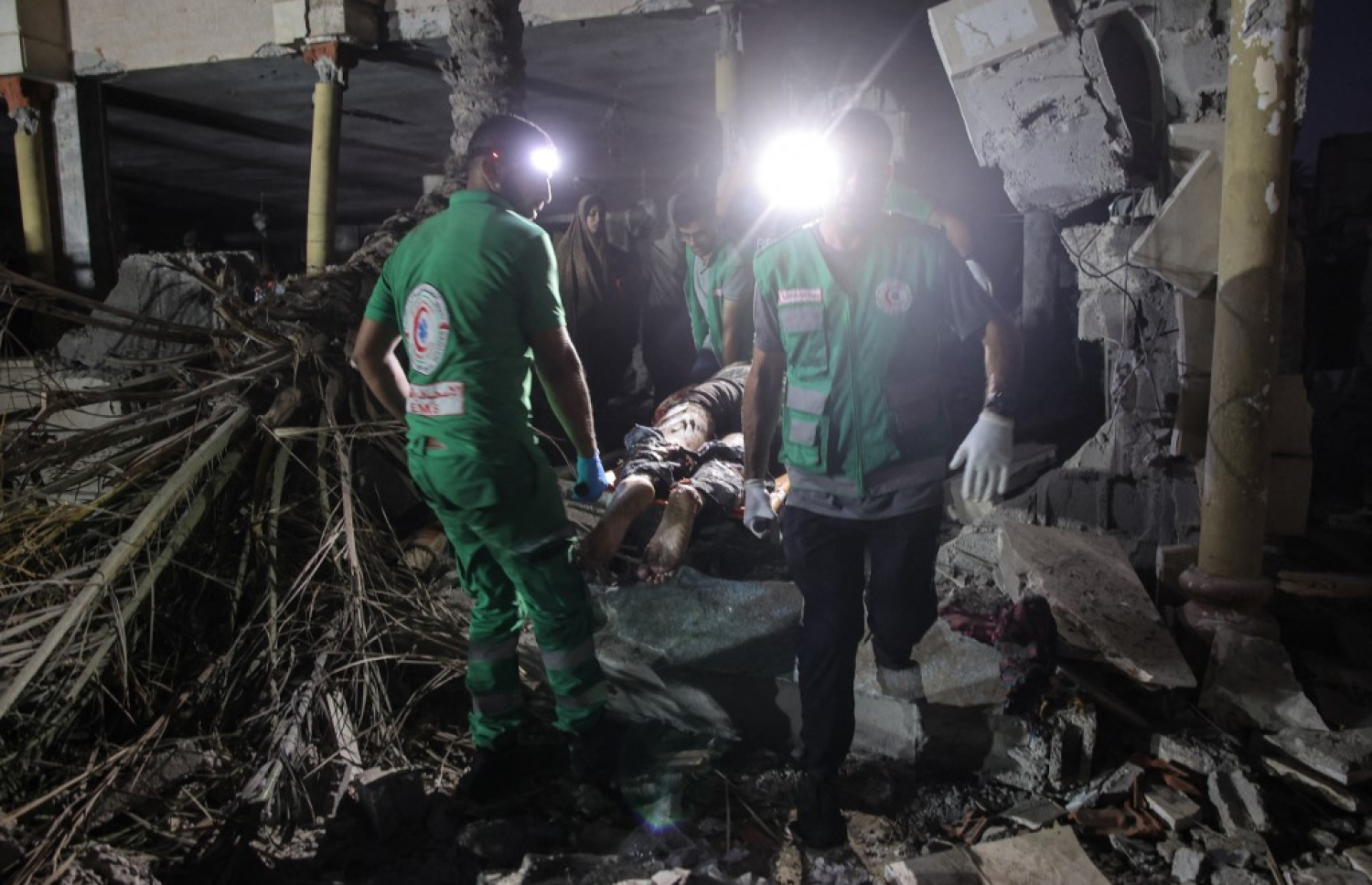 އިޒްރޭލުން ރޭ ފަތިހު، ގާޒާގެ ސްކޫލަކަށް ދިން ހަމަލާއެއްގައި އަނިޔާވި މީހަކަށް އެހީ ޖަމިއްޔާއަކުން އެހީތެރިކަން ފޯރުކޮށްދެނީ: އެހީގެ ޖަމިއްޔާތަކުން ބުނާ ގޮތުގައި ޝަހީދުވި މީހުންގެ އަދަދު އިތުރުވުން އެކަށީގެންވޭ-- ފޮޓޯ: އޭއެފްޕީ