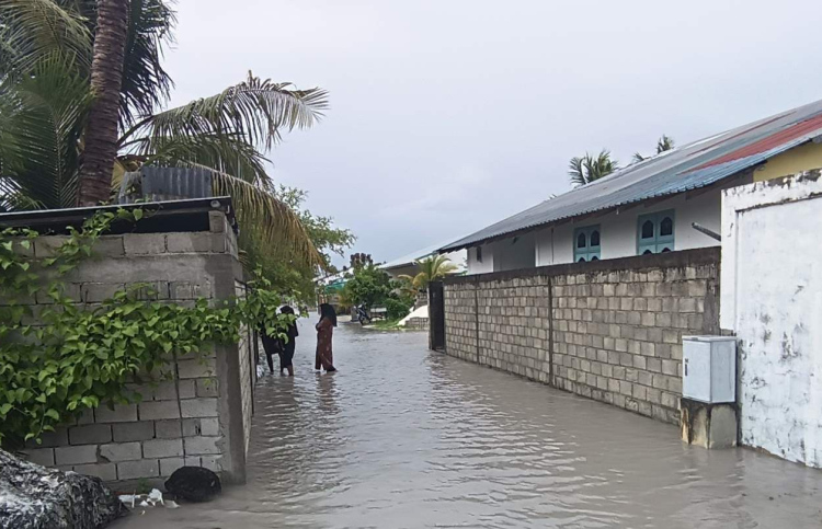 އިހަވަންދޫގައި ފެންބޮޑުވެ 12 ގެއަކަށް ގެއްލުންވެއްޖެ