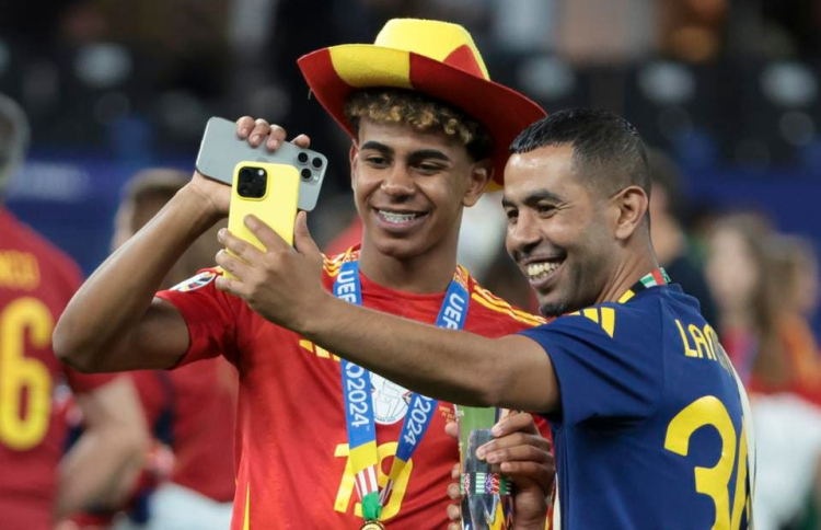 ޔަމާލްގެ ބައްޕަ ގަޔަށް ވަޅިހަރައި ޒަހަމް ކޮށްލައިފި