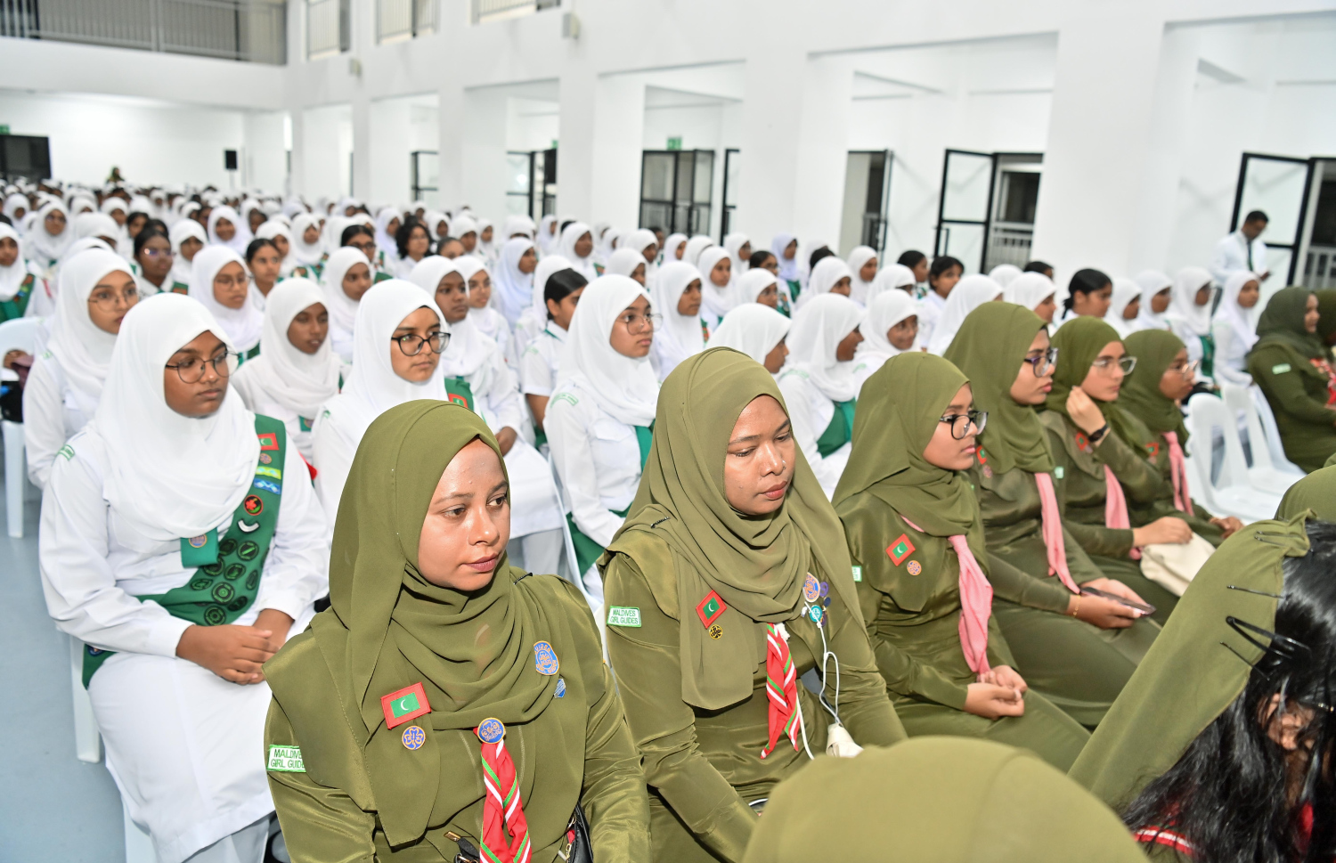 ރޭ ސަލާޙުއްދީން ސްކޫލުގައި ބޭއްވި ހާއްސަ ޖަލްސާގައި ގާލްގައީޑުން ބައިވެރިވަނީ-- ފޮޓޯ: ރައީސް އޮފީސް