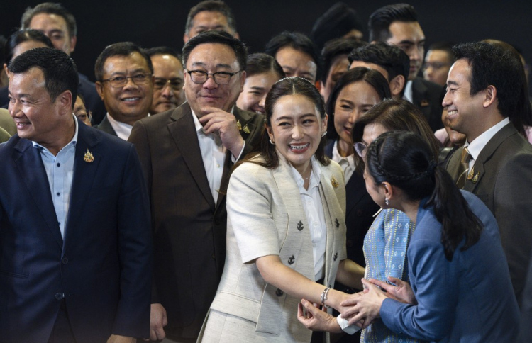 ތައިލެންޑްގެ ބޮޑުވަޒީރުގެ އިތުބާރު ނެތްކަމަށް ފާހެއްނުވި