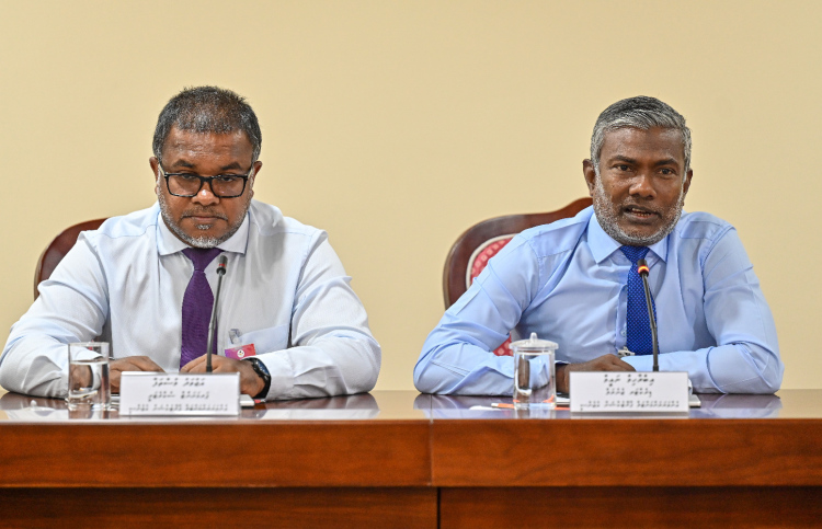 ބޮޑު މުސާރައަކާއެކު އީއާރުއޭއަށް އިސްވެރިޔަކު ހޯދަނީ