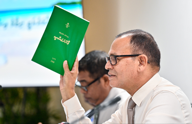 ކ. މާލެ ކިޔުން ގާނޫނުއަސާސީއާ ހިލާފް: މިނިސްޓަރު