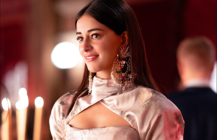 ކަރަން ގެނެސްދެނީ އަނަންޔާގެ "ކޯލް މީ ބޭ"