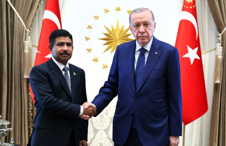 އަބްދުއްރަހީމް، ސަފީރުކަމުގެ ފަތްކޮޅު އަރުވައިފި