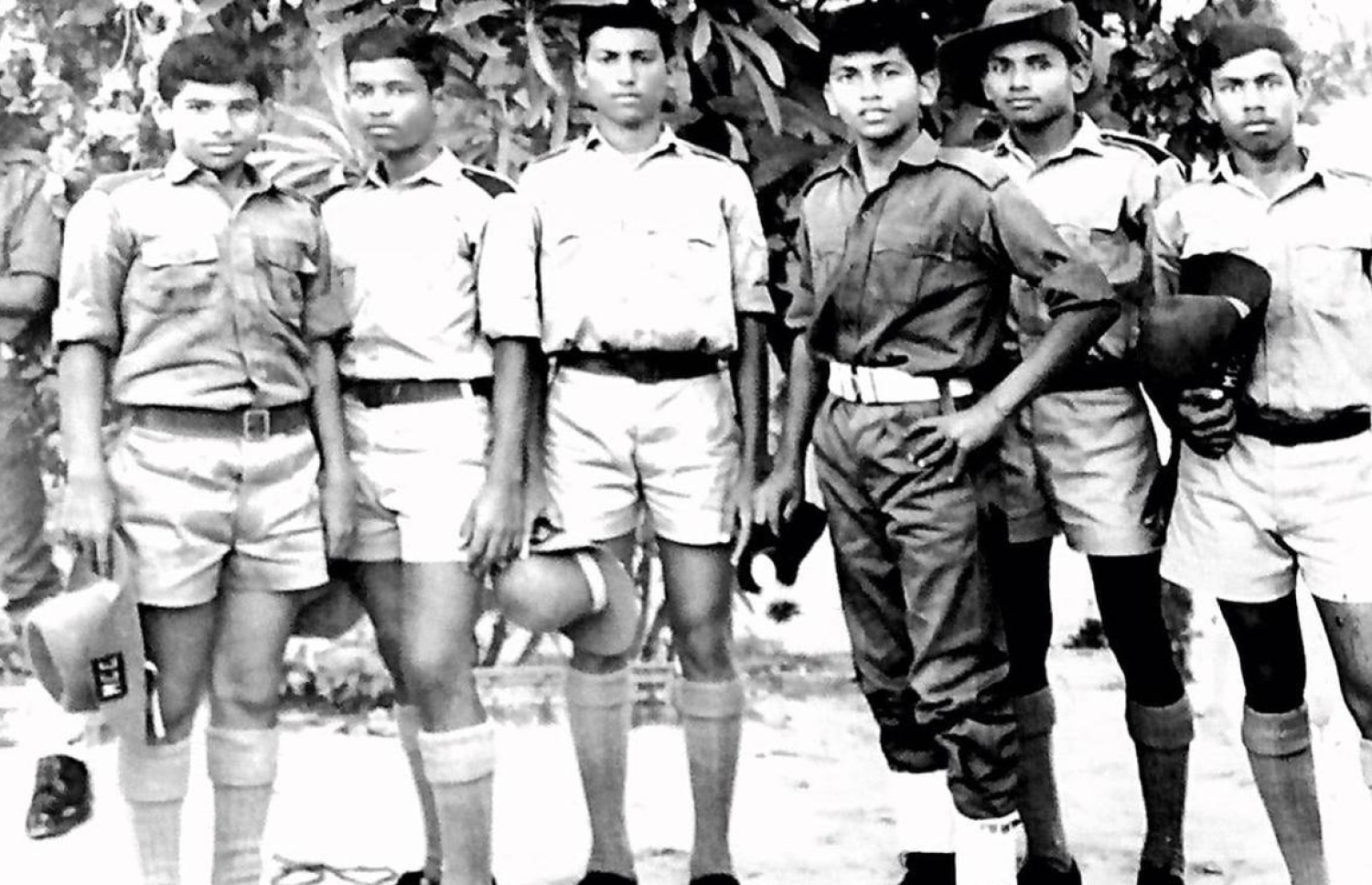 ވިންޓަ ޝަރީފް (ކ) ސްކޫލް ދުވަސްވަރު ކެޑޭޓް ޔުނިފޯމުގައި.