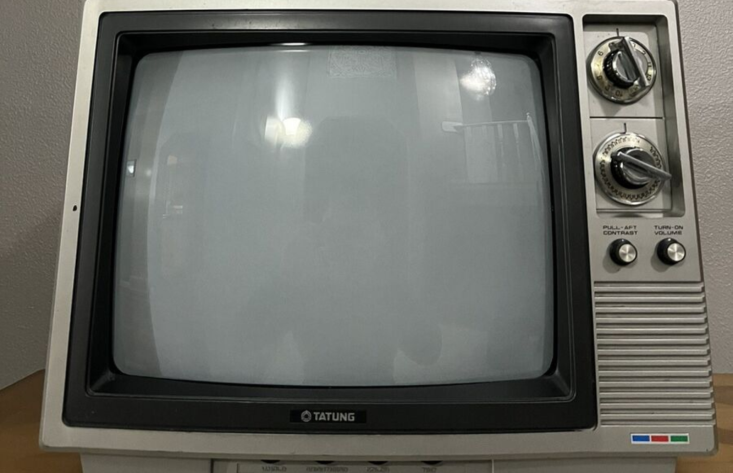 ޝަރީފް ބޭނުންކުރި ޓަޓުން މަރުކާގެ ޓީވީއެއް.