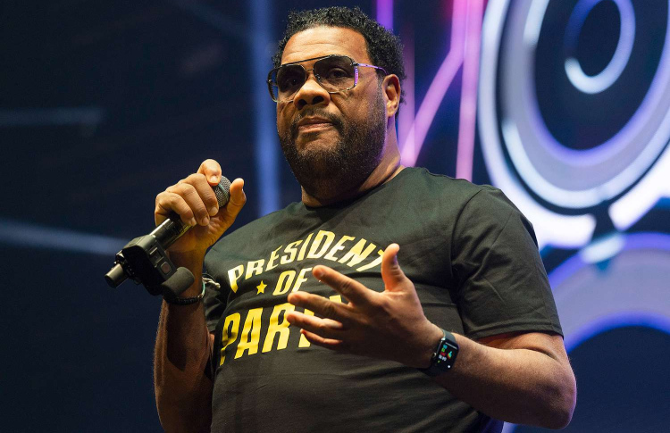 ފެޓްމަން ސްކޫޕް މިއުޒިކް ޝޯއެއްގައި މަރުވެއްޖެ