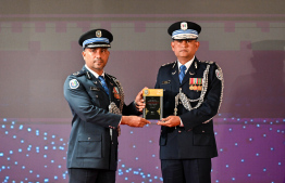 Police Commissioner, Ali Shujau awarding the plaque of memorandum to a local police officer in recognition of his service in the line of duty for over 25 years. -- Photo: Nishan Ali / Mihaaru News