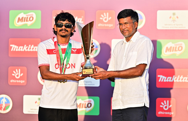 ސާއިދު އަތުން މޮޅު އެތުލީޓްގެ އެވޯޑް ދޫވެ އިބާދުﷲއަށް