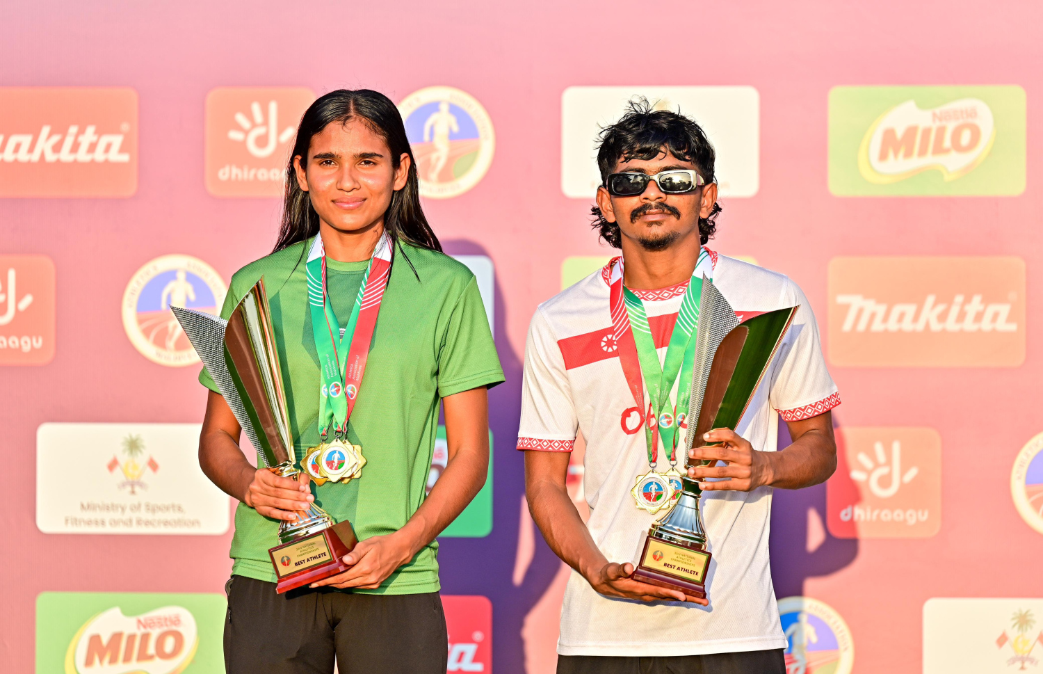 ގައުމީ މުބާރާތުގެ އެންމެ މޮޅު އެތުލީޓުންގެ އެވޯޑް ހޯދި އިބާދުﷲ އާއި ފަސޫހާ --- ފޮޓޯ: ނިޝާން އަލީ | މިހާރު