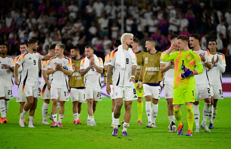 ޖަރުމަނުން އާ ޖީލެއް، ފެށީ އިތުބާރާ އެކު