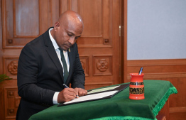 Civil Court judge Farhad signs his oath of office -- Photo: President's Office