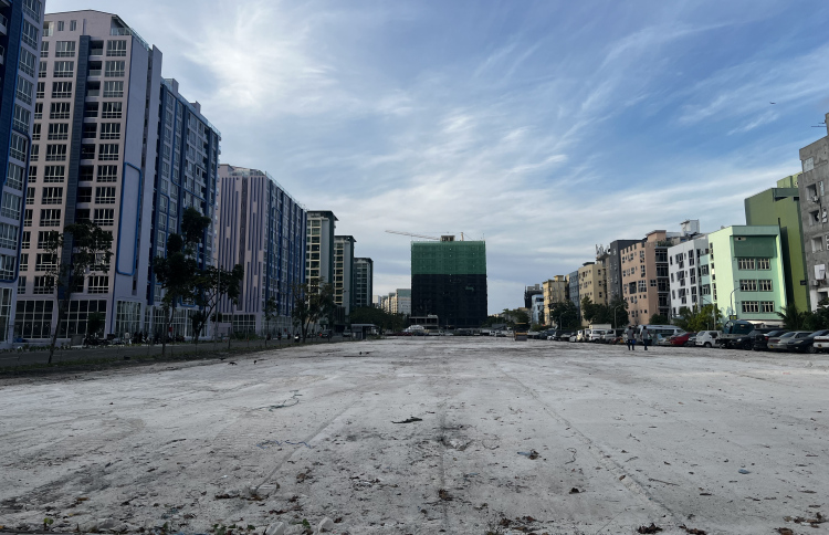 ހުޅުމާލެ ސަހަރާ ކުރިމަތީގައި އޮންނަ ބިން ޕާކިން އަށް