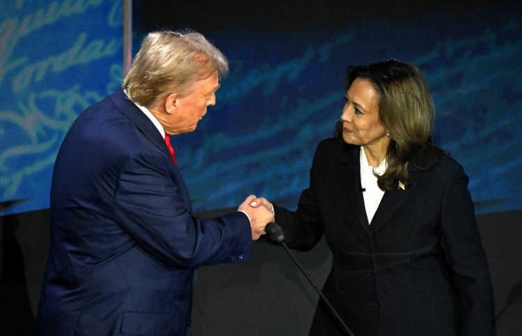 ކަމަލާ މެޑިކަލް ރިޕޯޓް ހާމަކޮށް ޓްރަމްޕަށް ޗެލެންޖެއް