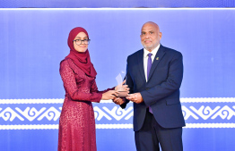 Minister of Housing, Land and Urban Development Ali Haidar Ahmed presenting an award to a student at the High Achievers Award Ceremony 2022-2023 today. -- Photo: Nishan Ali / Mihaaru News