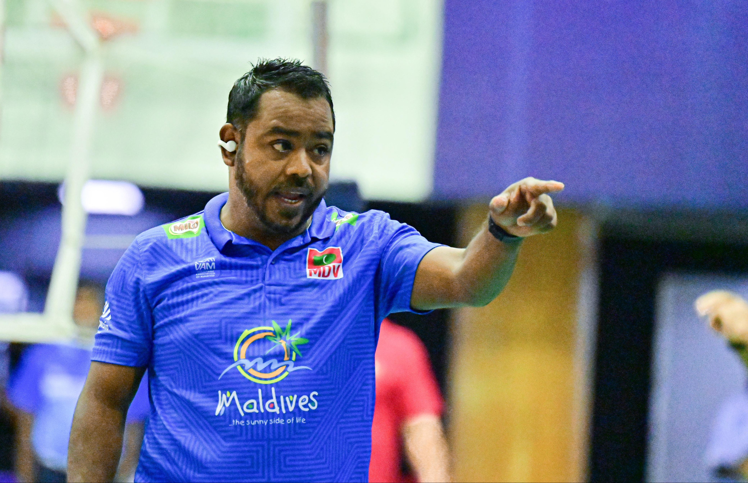 ގައުމީ އަންހެން ވޮލީ ޓީމުގެ ކުރީ ކޯޗު އަދި ވީއޭއެއެމްގެ ސޮފްވާން އަހްމަދު: އަންހެން ކުޅުންތެރިޔަކު ބްލެކްމެއިލް ކުރި ކަމުގެ ތުހުމަތުގައި އޭނާ ވަނީ ސަސްޕެންޑްކޮށްފަ --- ފޮޓޯ: ނިޝާން އަލީ | މިހާރު