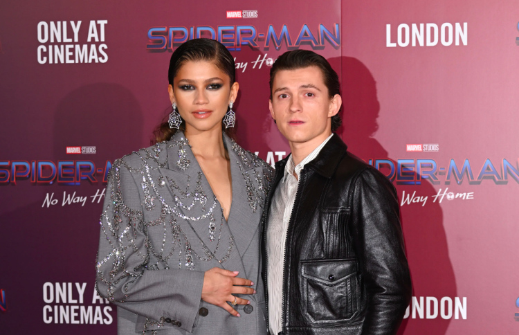 ޓޮމް އާއި ޒެންޑަޔާ އަންނަ އަހަރު ކައިވެނިކުރަނީ