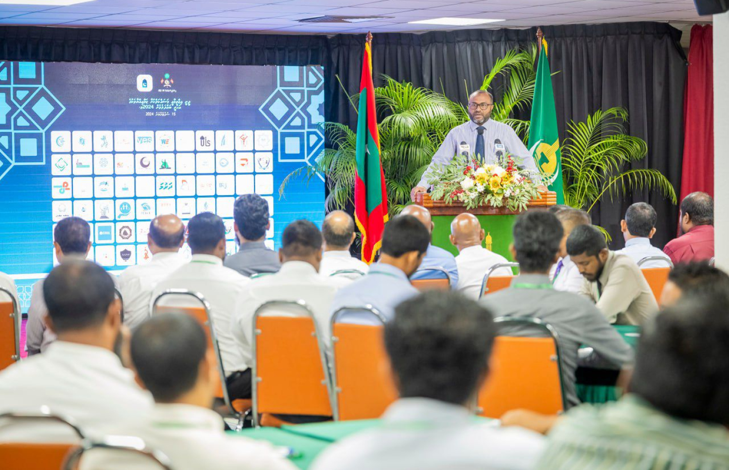 ދީނީ އިޖްތިމާއީ މަސައްކަތްކުރާ ޖަމިއްޔާތަކުގެ އަހަރީ ބައްދަލުވުމުގެ ބައިވެރިންނާ އިސްލާމިކް މިނިސްޓަރު ޑރ. މުހައްމަދު ޝަހީމް އަލީ ސައީދު ވާހަކަ ދައްކަވަނީ .-- ފޮޓޯ: އިސްލާމިކް މިނިސްޓްރީ