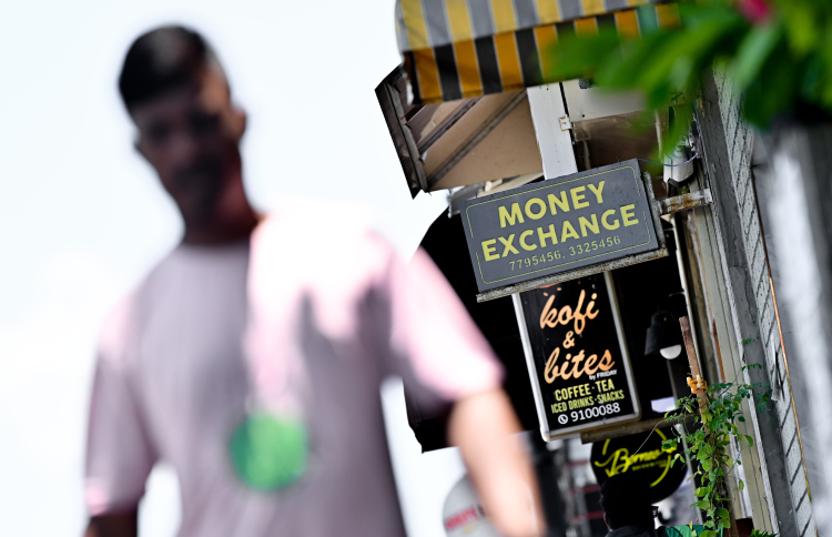 ރާއްޖޭގެ ބޭންކުތަކަށް ޑޮލަރު މާރުކުރުން ލާޒިމްވެއްޖެ